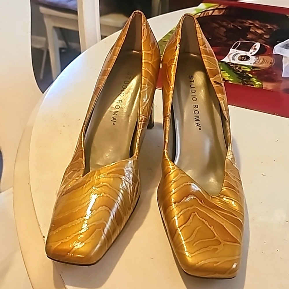 Studio Roma Designer Shoes, Sz 9, Patent, Mustard Swirl, 3" Heel, Square Toe